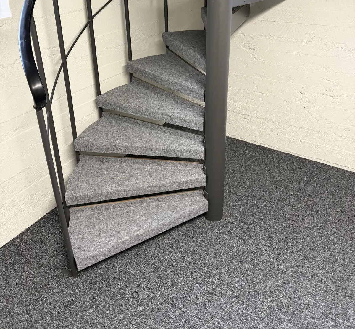 Mattläggning på spiraltrappa